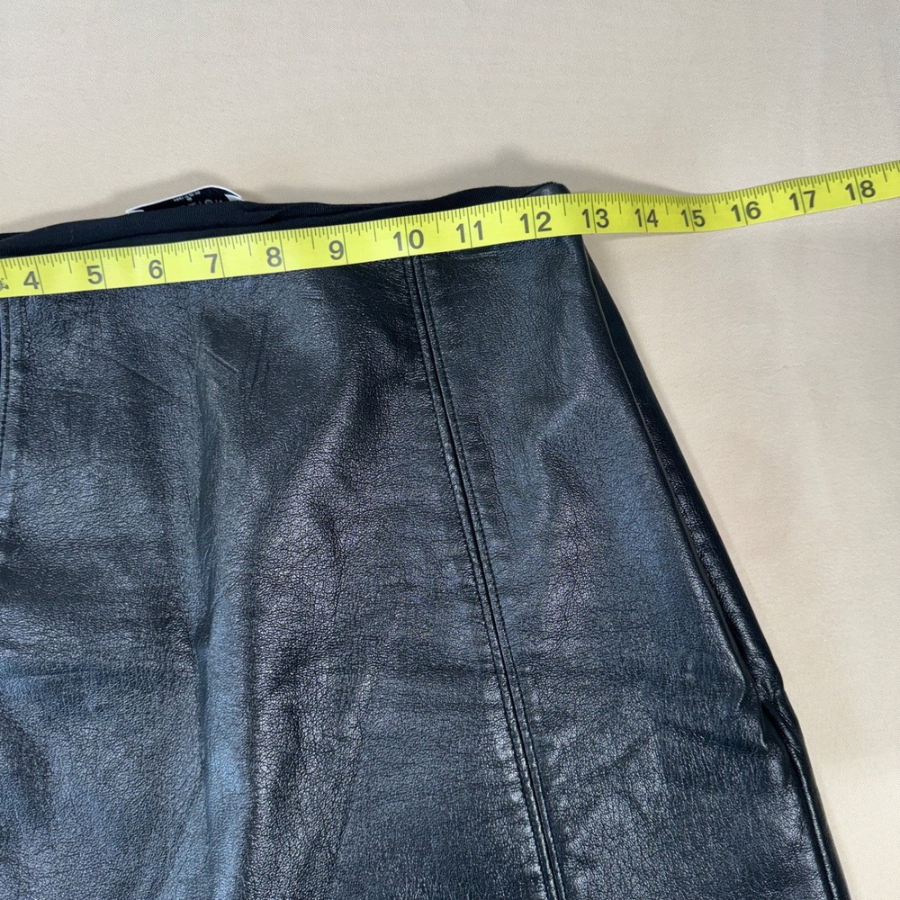 Babaton Aritzia Black Vegan Leather Panel Mini Skirt Size 4 A-Line Edgy Chic - Picture 4 of 12